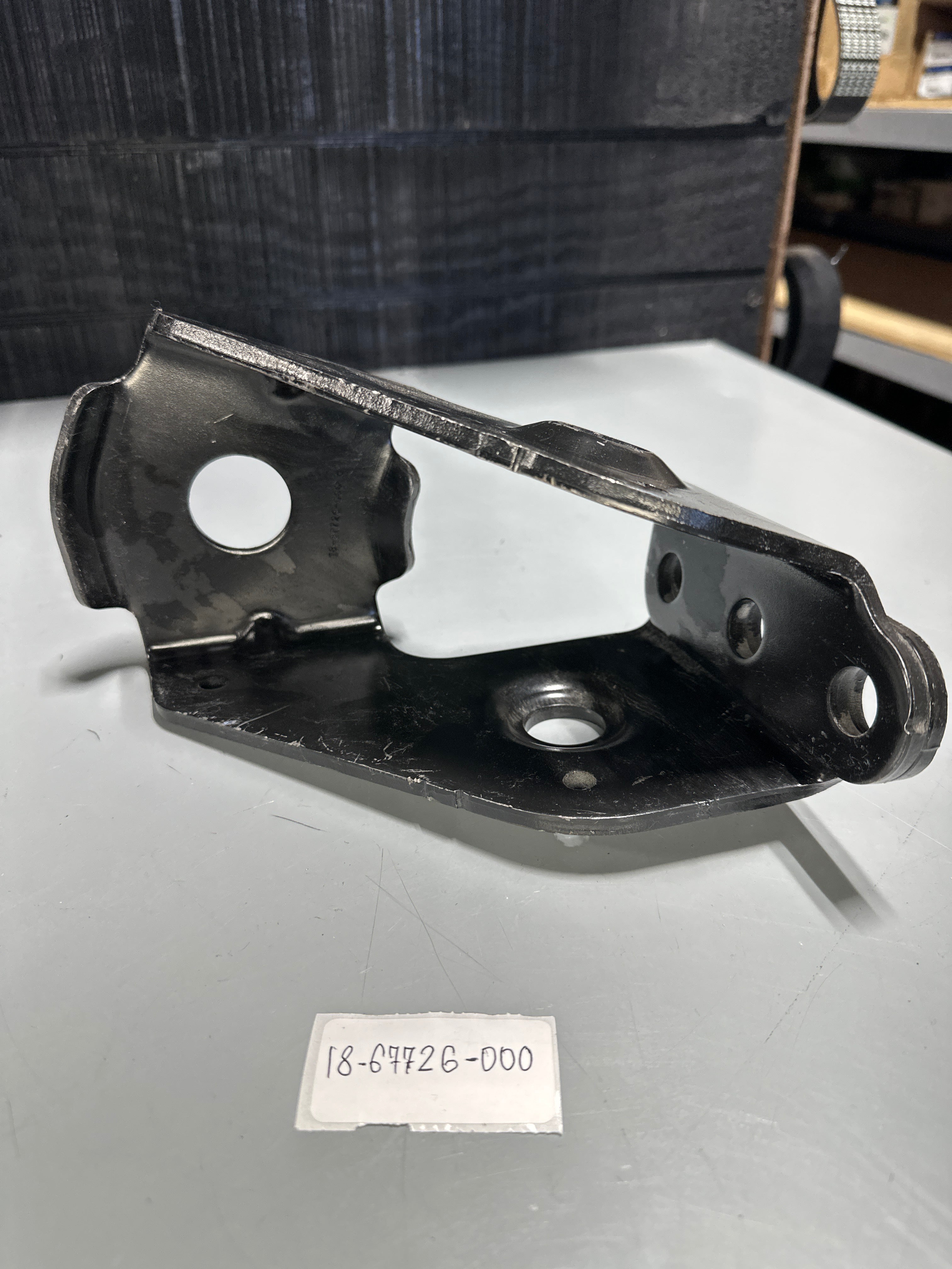 Freightliner, Bracket, 18-67726-000