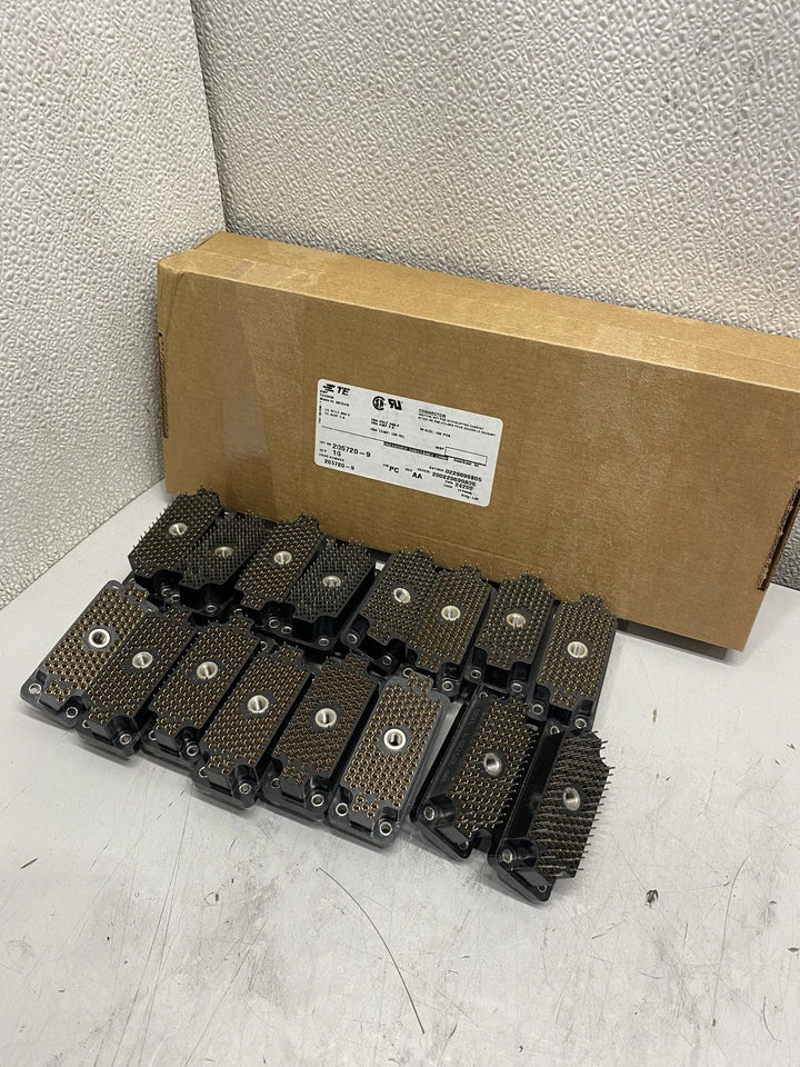 TE Lot of 16 205720-9 AMP Connectors