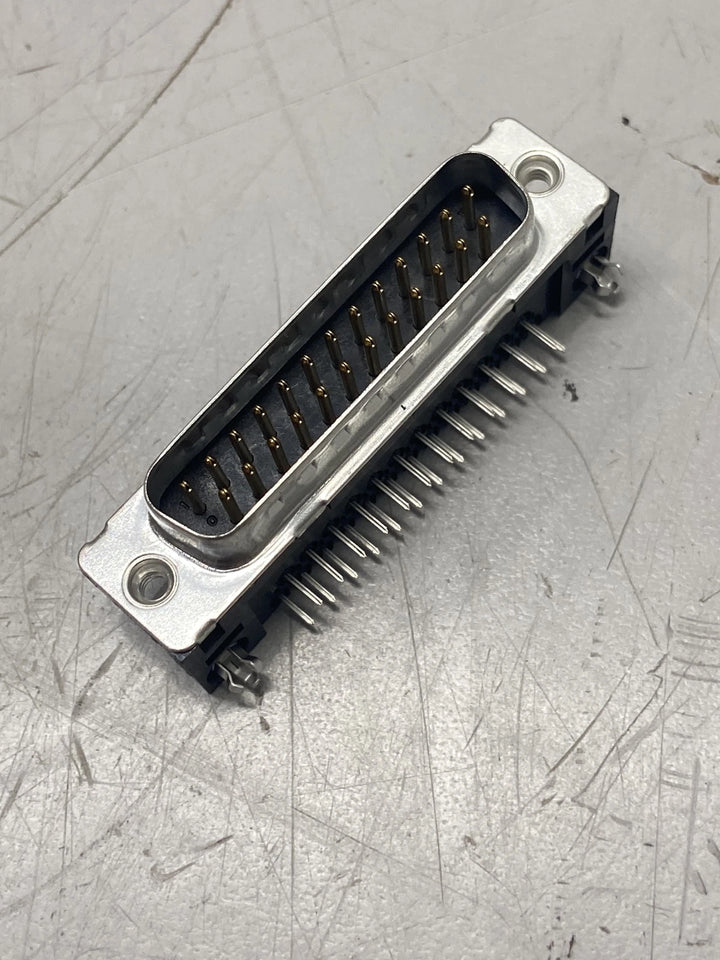 Amphenol 25-Pin DSub Plug Male Connector Right Angle Solder D25P33E4GX00LF 160CT