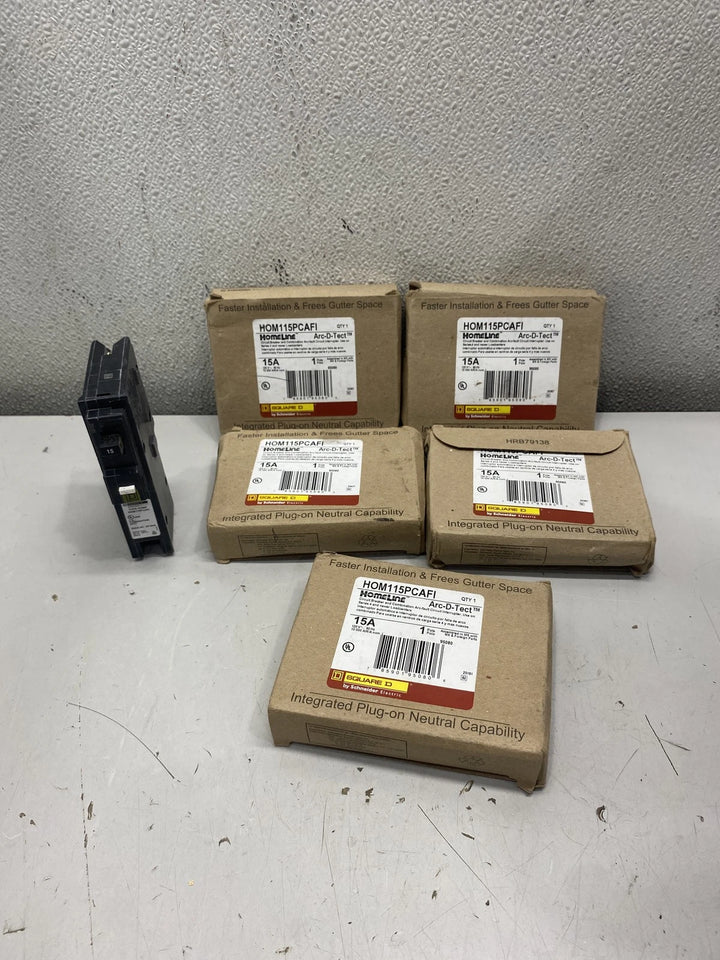 Lot of 5 SquareD/Homeline HOM115PCAFI Circuit Breaker 15A