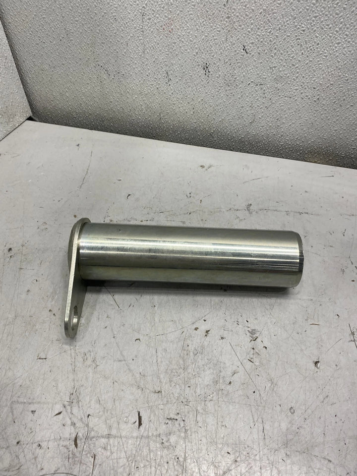 Kubota R5611-66220 Pin