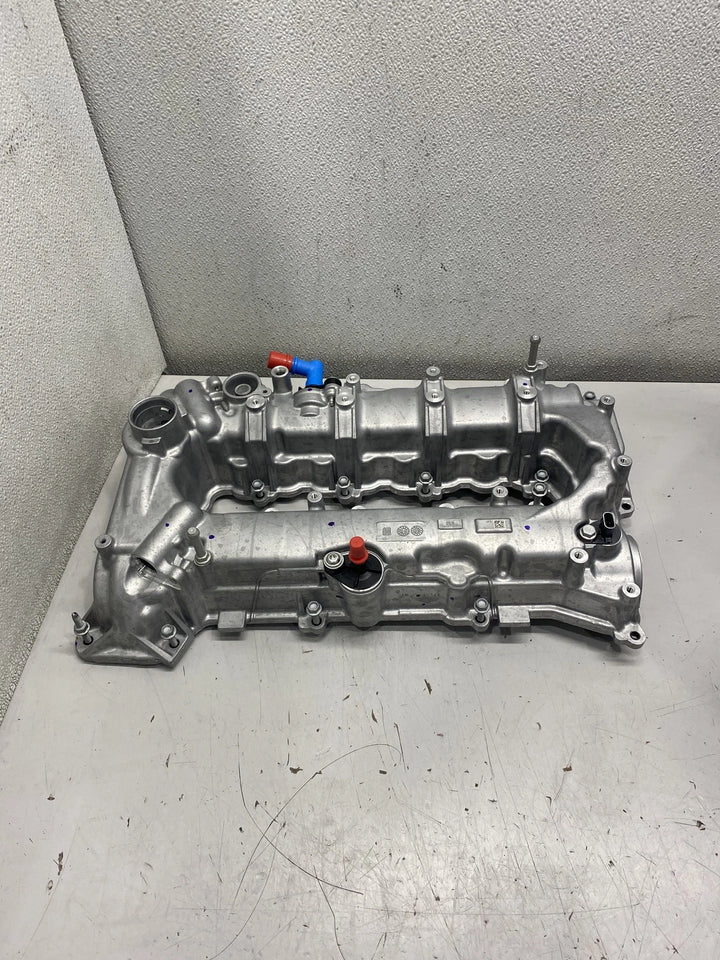 GM Parts Engine Valve Cover 25204915
