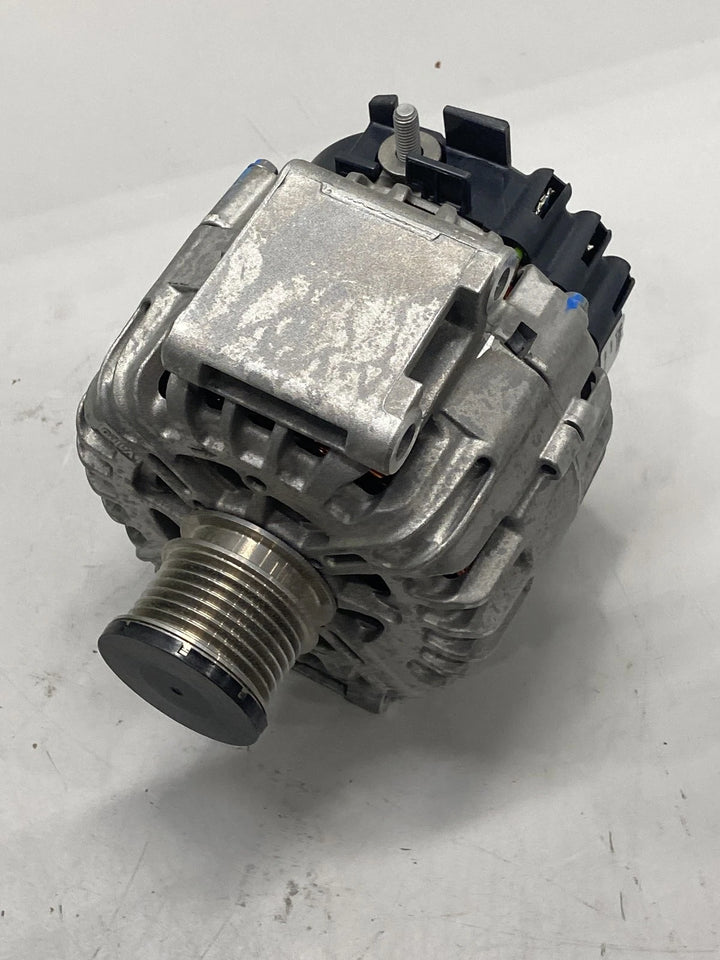 Valeo 220 Amp Alternator 439609 for Mercedes Sprinter 2500 3500 6421540802