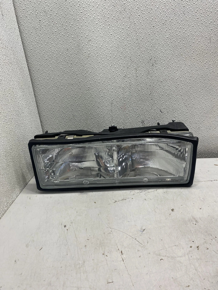 TYC 20-1664-00 Passenger Side Replacement Headlight